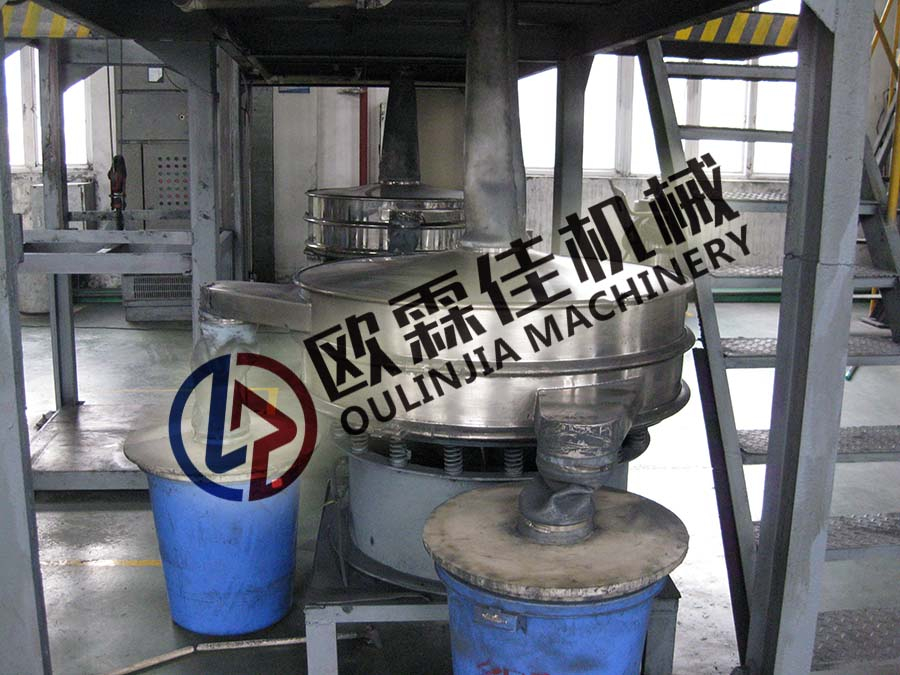化工原料三次元旋振篩篩分現場