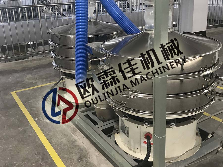 鋰電材料振動篩篩分現場